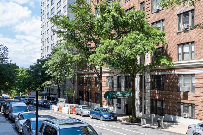 Building Photo - 321 W 78th St