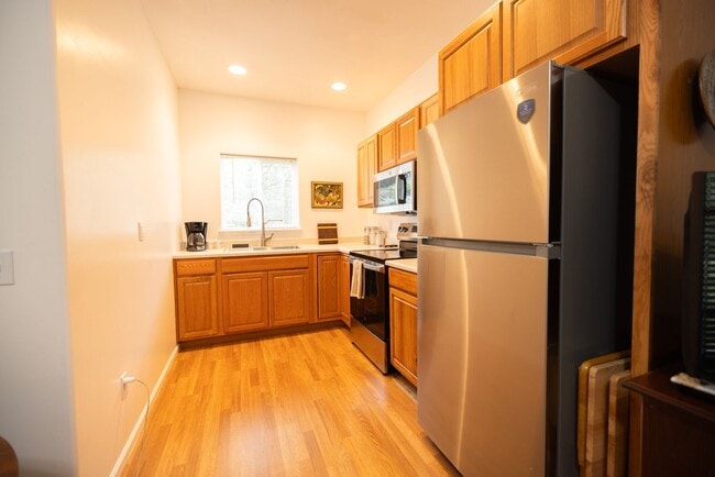 Building Photo - NEW FURNISHED ADU STUDIO – In-Unit Laundry (Utilities Included)