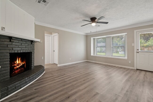 Foto del edificio - 15311 Old Creek Rd