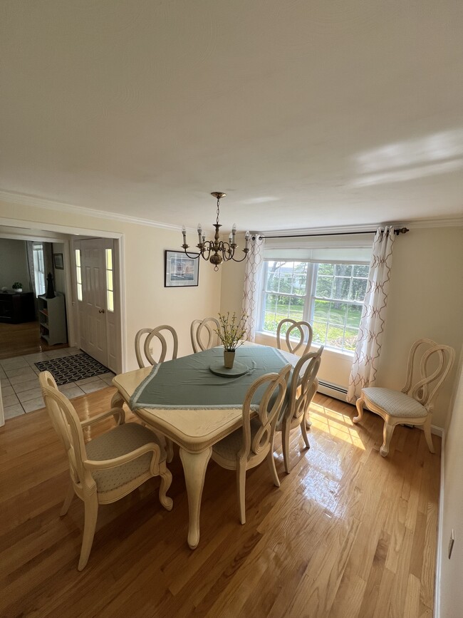 Sunny dining room - 34 Deer Run