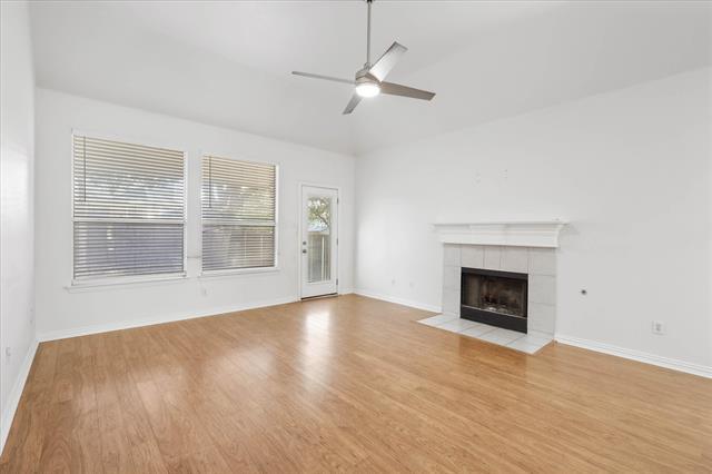Foto del edificio - 4913 Tulip Ln