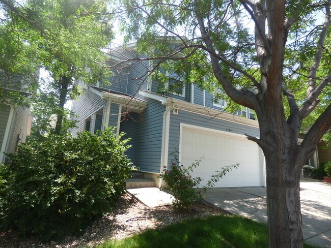 Building Photo - Beautiful 3 Bedroom 2 Bath Townhome with 2...