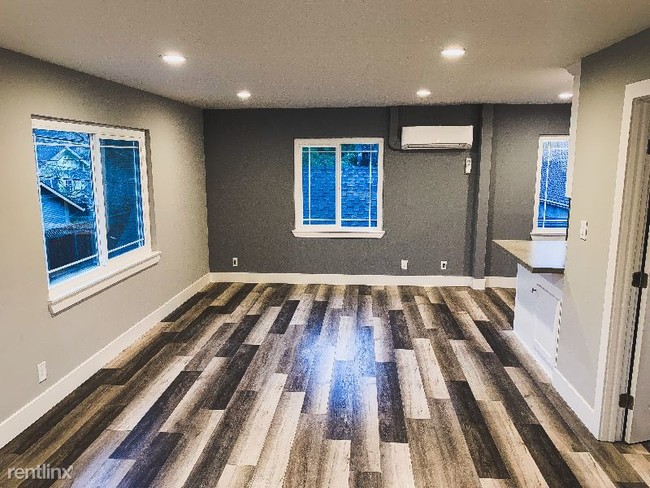 Building Photo - Studio, 2 bath Apartment - 4208 H St