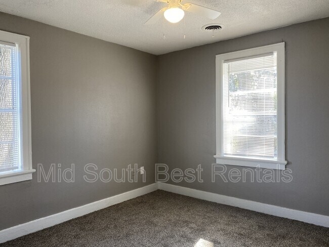 Foto del edificio - 2319 Riley Ave