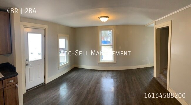 Building Photo - 705 W Grove St