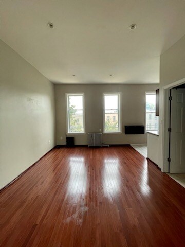 Open concept living room - 325 57th St
