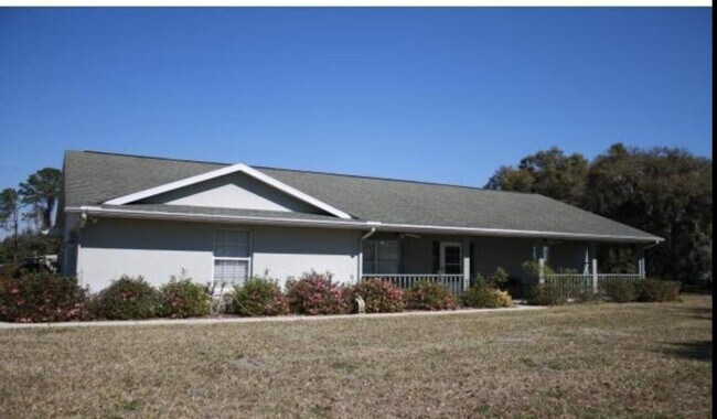 Foto del edificio - 1999 N Cloverdale Terrace