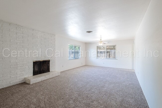 Foto del edificio - 3 Bedroom1 1 Bath Home Near Bakersfield Co...