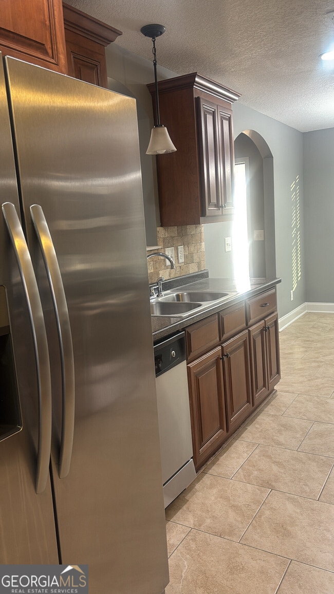 Building Photo - 303 S Charity Ln