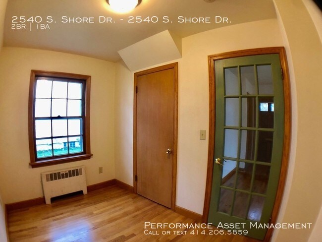 Building Photo - 2540 S Shore Dr