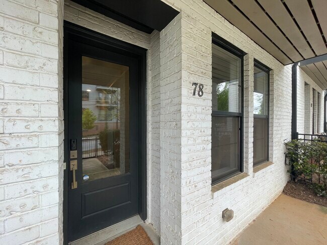 Foto del edificio - 78 Rogers St NE
