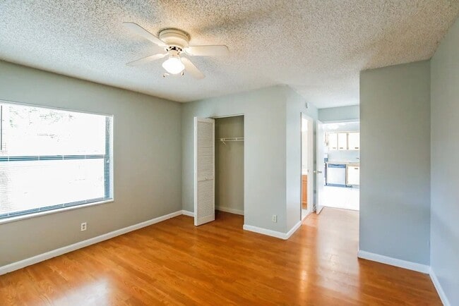 Building Photo - 5885 Lambeth Cir