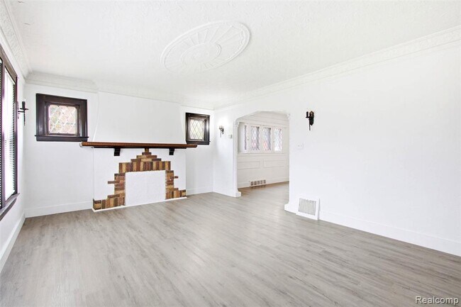 Foto del edificio - 17214 Roselawn St