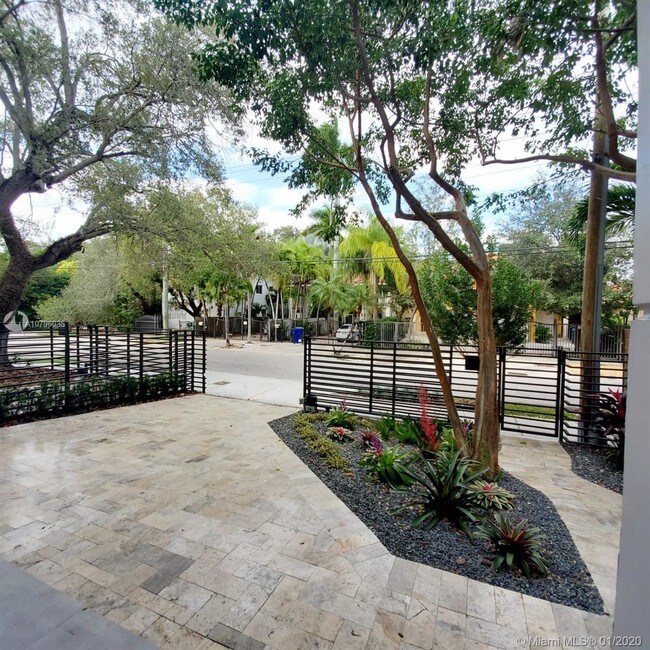 Foto del edificio - 3140 Day Ave