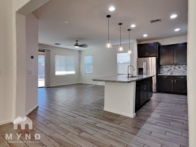 Foto del edificio - 19913 W Lincoln St