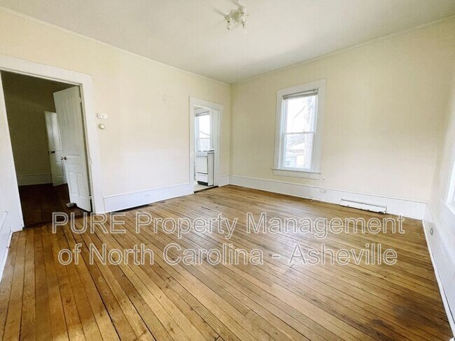 Building Photo - 648 Bee Tree Rd