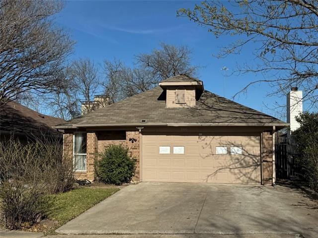 Building Photo - 5400 Village Green Dr