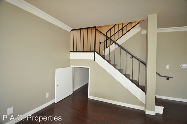 Building Photo - 3 br, 2.5 bath Apartment - 2119 Elsinore S...