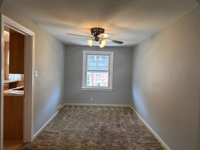 Building Photo - Harrisburg School District 3 bedroom, 2 ba...