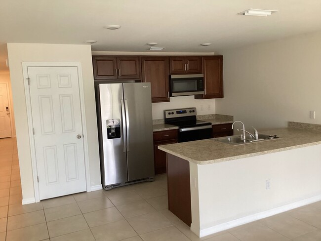 Building Photo - 4BR/2BA Home for Rent in Cape Coral!