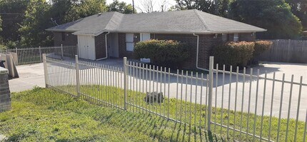 Building Photo - 2801 NW 19th St