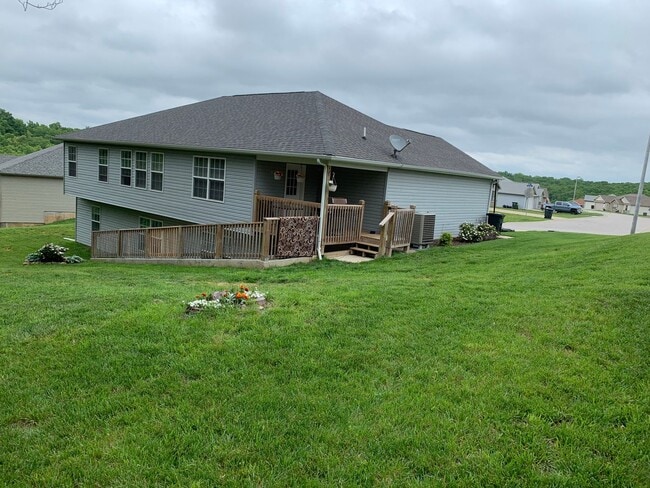 Building Photo - Beautiful Home with Plenty of Storage and Covered Back Porch