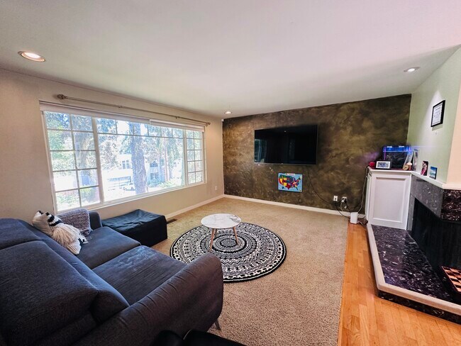 Foto del edificio - 2445 80th Ave NE
