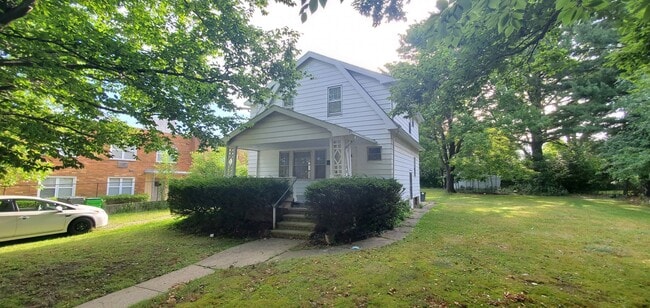 Building Photo - Charming 3 bedroom
