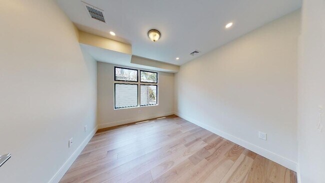 Building Photo - 41 Gladstone St
