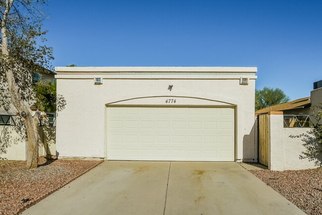 Building Photo - 4774 W Menadota Dr