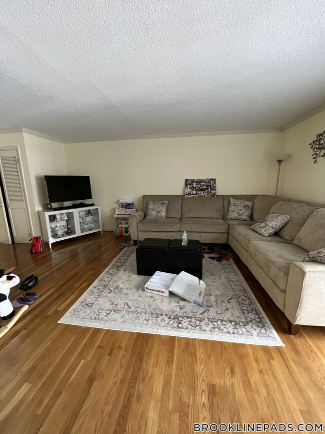 Foto del edificio - 320 Hammond Pond Pkwy