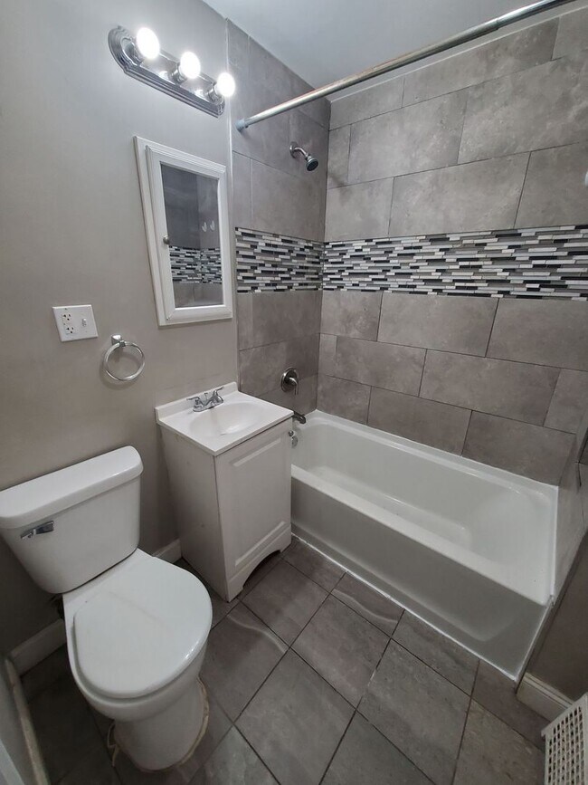 Building Photo - 4 Bedroom Single Family