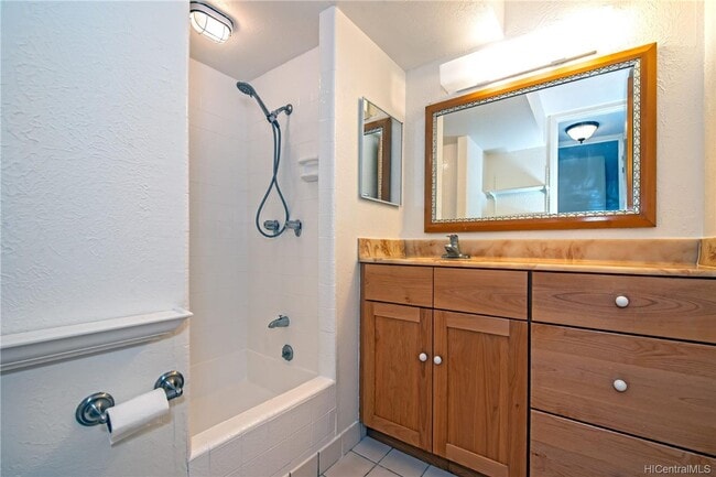 Building Photo - Hale O Kalani Towers - High rise building in Makiki 2 bedroom, 1 bath, 1 parking incl water and s...