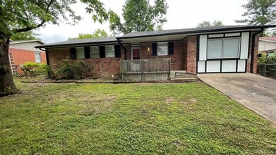 Building Photo - 311 Dogwood Dr