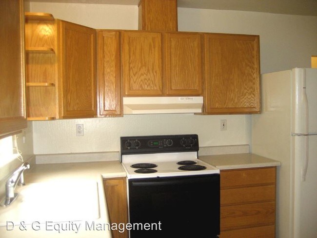 Building Photo - 10870 Forest Hills Rd