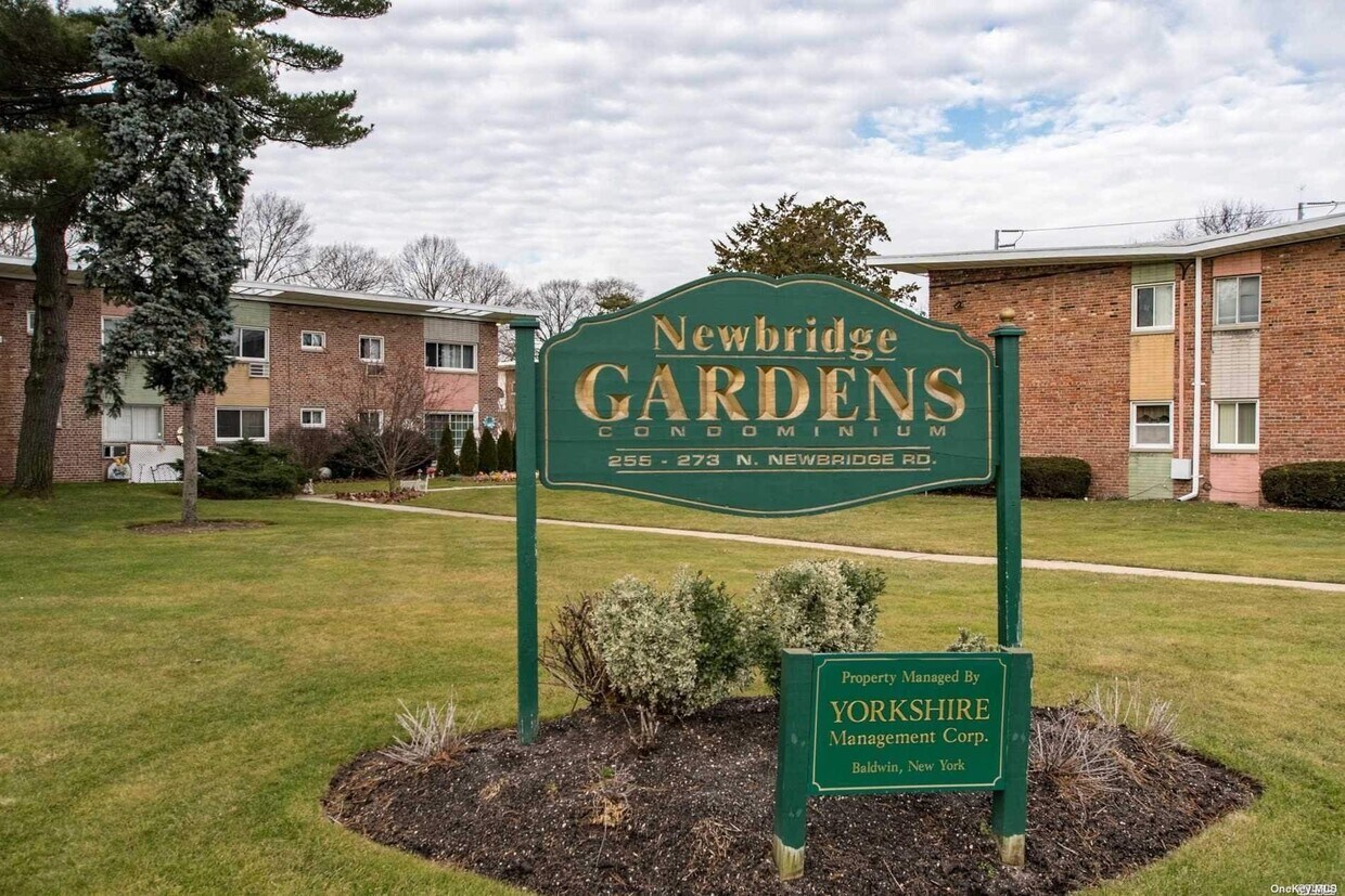 Foto principal - 257 N Newbridge Rd