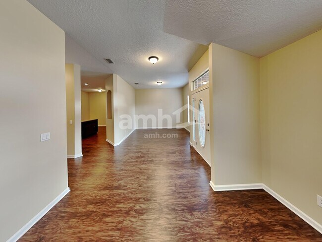 Building Photo - 644 Acorn Chase Dr