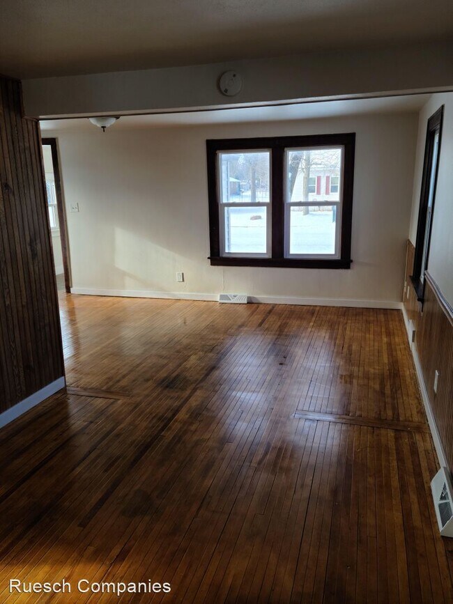 Building Photo - 3 br, 1 bath House - 1981 6th Street South