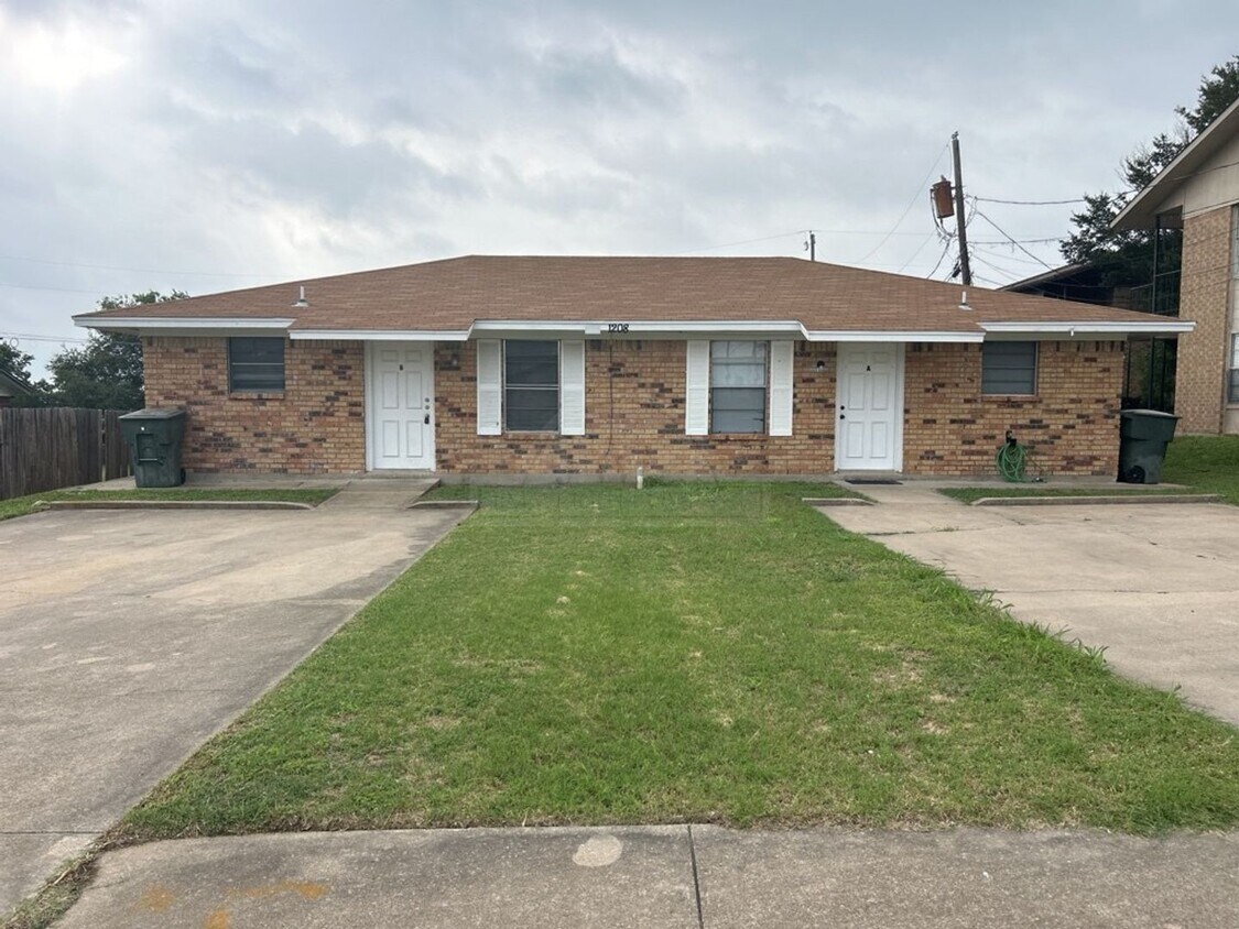 Foto principal - 1208 Charisse St