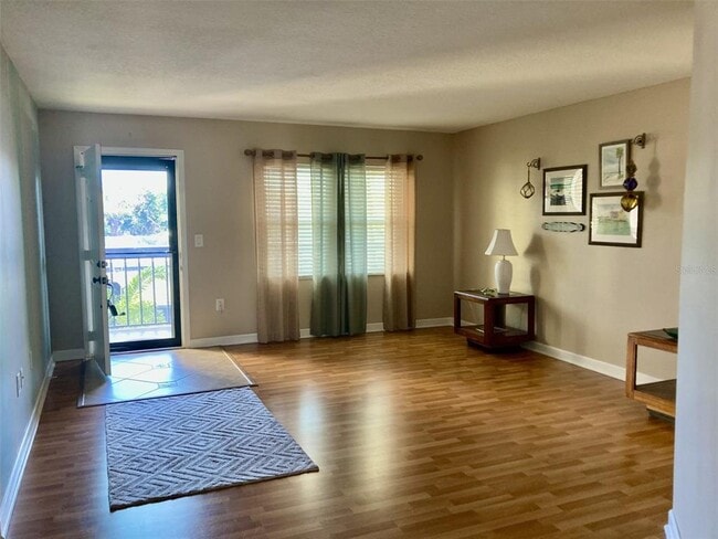 Foto del edificio - 305 30th Ave W