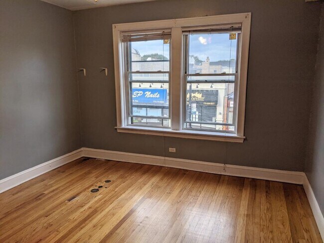 Foto del edificio - 3 bedroom in Chicago IL 60631