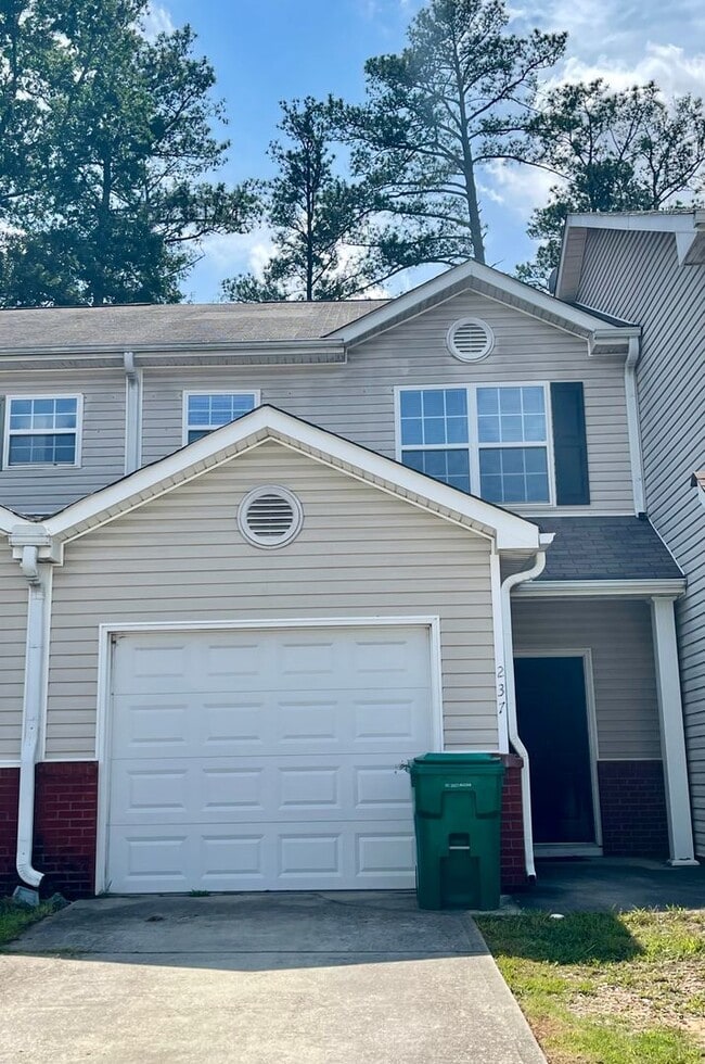 Building Photo - 237 Shenandoah Dr