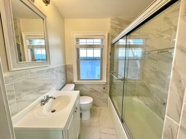 Baño recién reformado - 71 Madison Rd