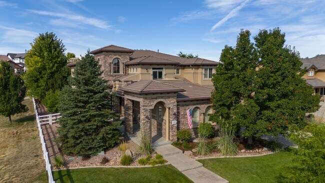 Foto del edificio - 1380 N Huntington Trails Pkwy
