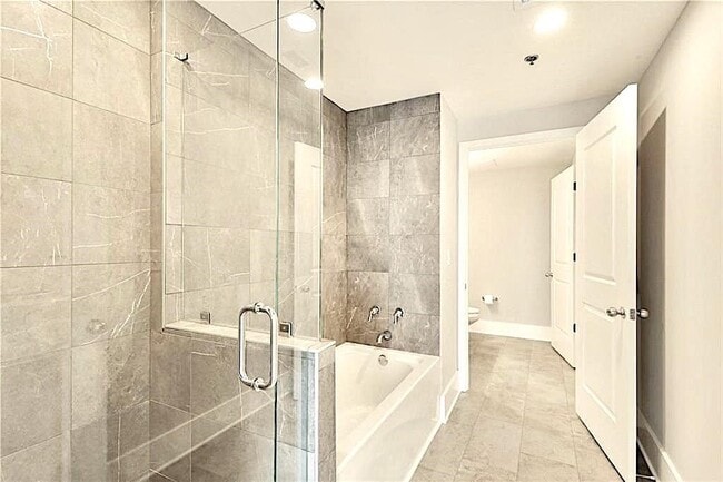 Foto del edificio - 3338 Peachtree Rd NE