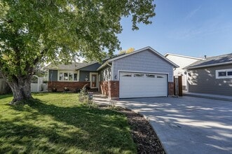 Building Photo - Cute 3 Bedroom 2 Bathroom Home