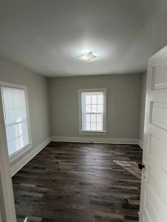 Foto del edificio - 604 E Church St