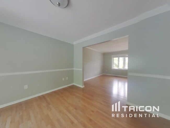 Building Photo - 3908 Granville Pl