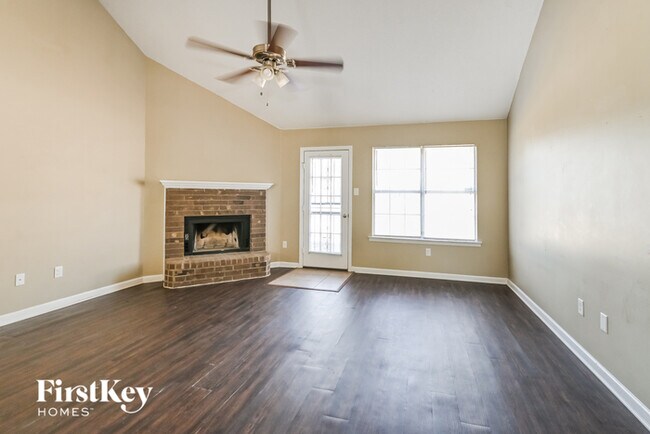 Foto del edificio - 4458 Willow Springs Cove
