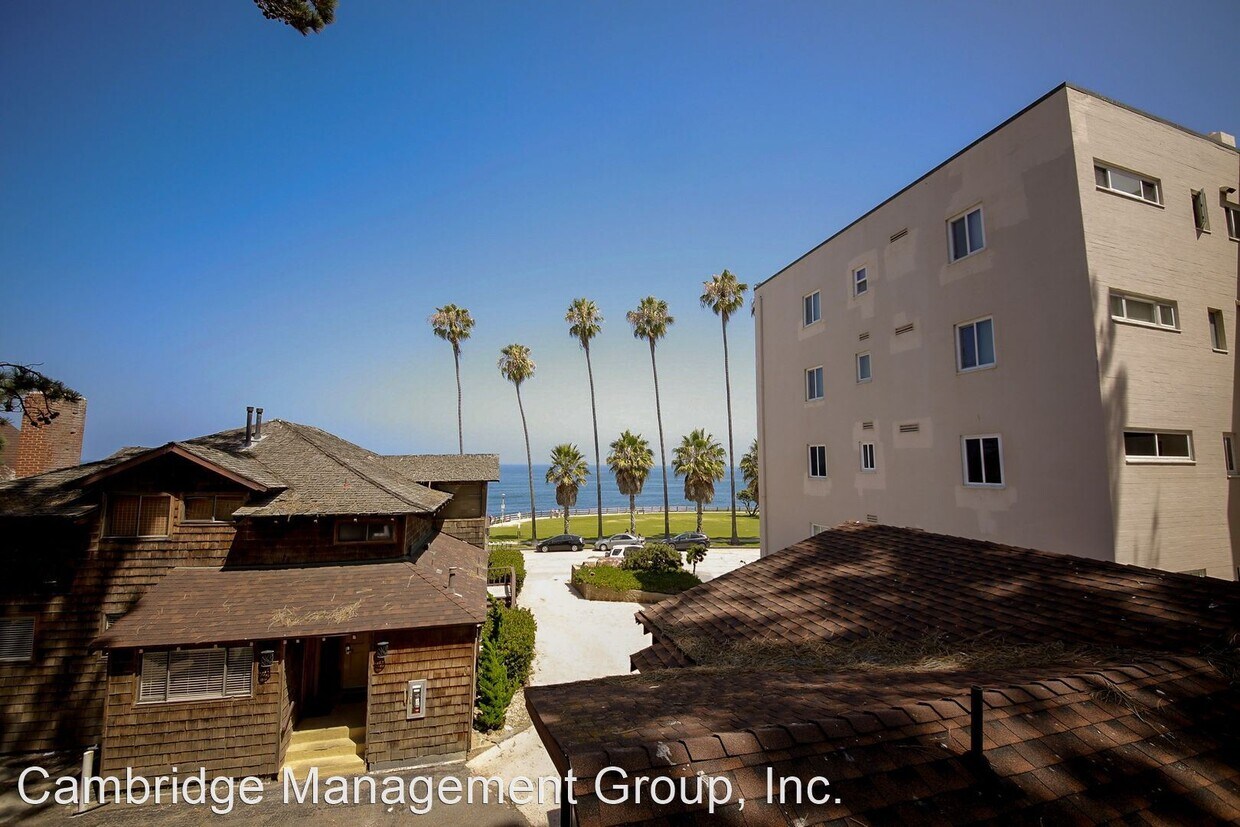 Foto del edificio - 1020-1026 Coast Blvd S